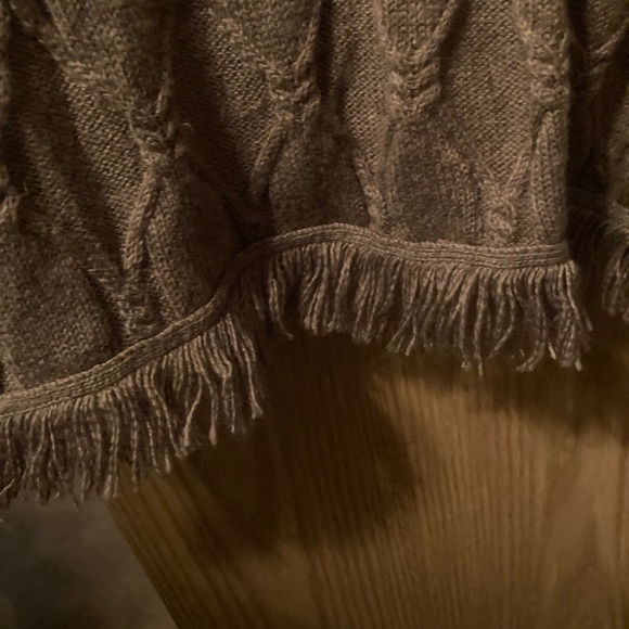 Poncho style sweater - Picture 3 of 3